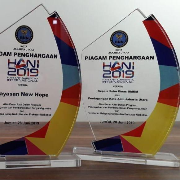 Gambar Plakat Murah / Piagam / Piala / Medali dari HerculexIndonesia Kota Administrasi Jakarta Barat Tokopedia