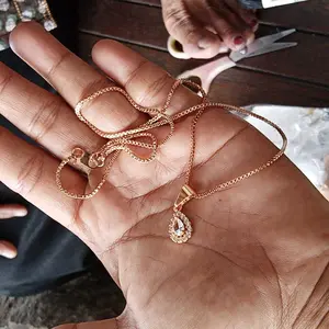 KALUNG WANITA TITANIUM GOLD ASESORIS WANITA LIONTIN PERMATA SATU PUTIH ANTI KARAT