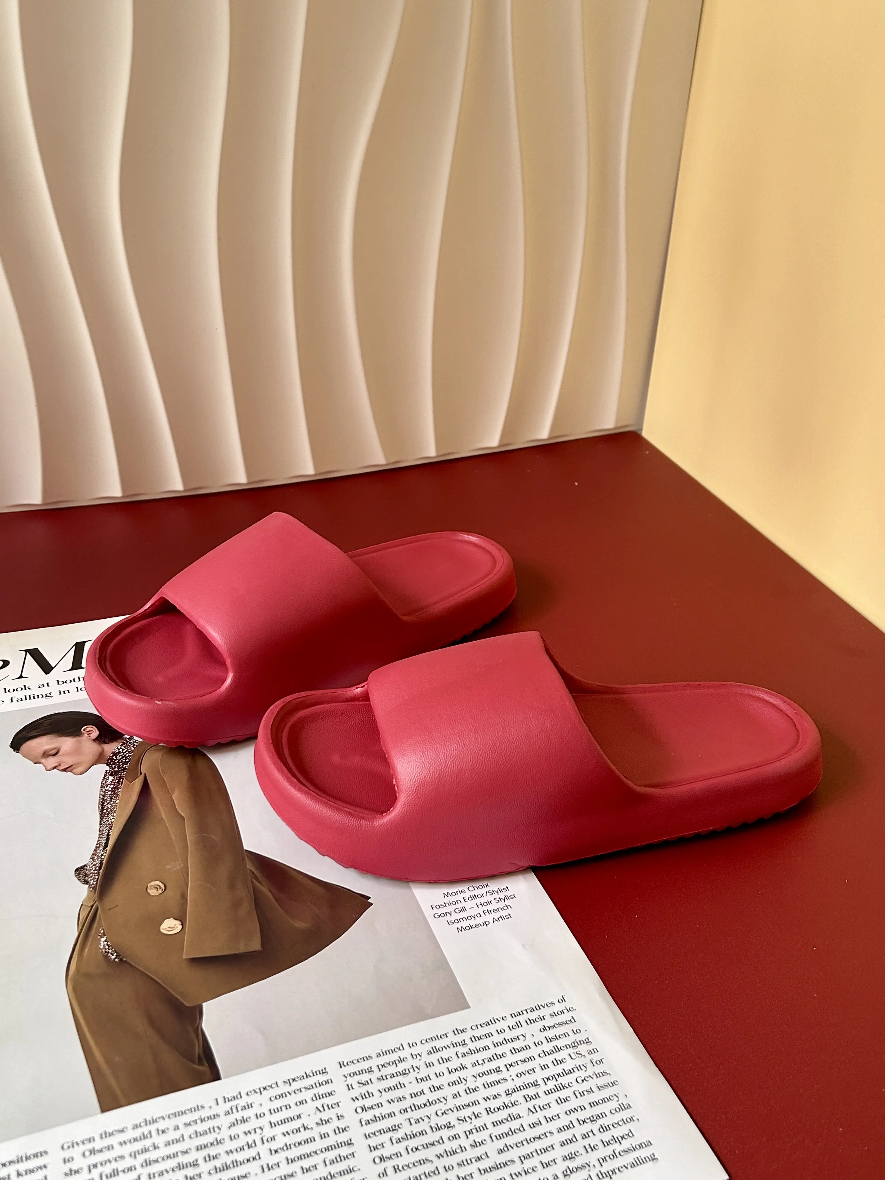 Red fashion home couple soft slippers EVA material wear-resistant bathroom slippers can be worn outside in summer