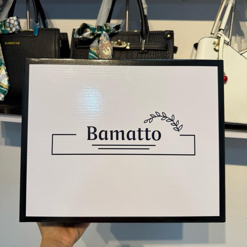 Hộp quà nắp đậy Bamatto kích thước 31-25-14 đựng vừa các túi xách tặng mẹ giấy cứng cáp và sang trọng