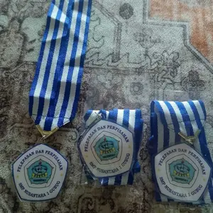MEDALI PERPISAHAN WISUDA AKRILIK RESIN CUSTOM SEKOLAH UNIVERSITAS KAMPUS