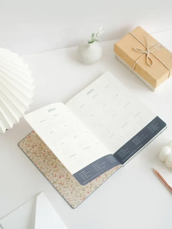 Joyful All Year - Undated Planner / Letterist x Big Bear and Bird / Buku / Bullet Journal / Agenda / Diary 4
