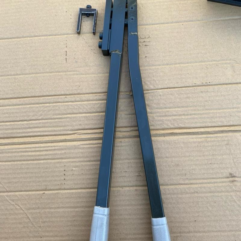  Kìm đột nhôm đa năng ke nhảy tích hợp có thể tháo 1 chày hạt đỗ để chuyển sang ke vĩnh cửu 1 hạt dùng cho tất cả các hệ 55 vát cạnh và Việt Pháp  - Tích hợp từ ke 25 ,36  39 ...  - Tháo U ra dùng cho cánh cửa lùa và lắp U vào dùng cho cả khung và cánh c 