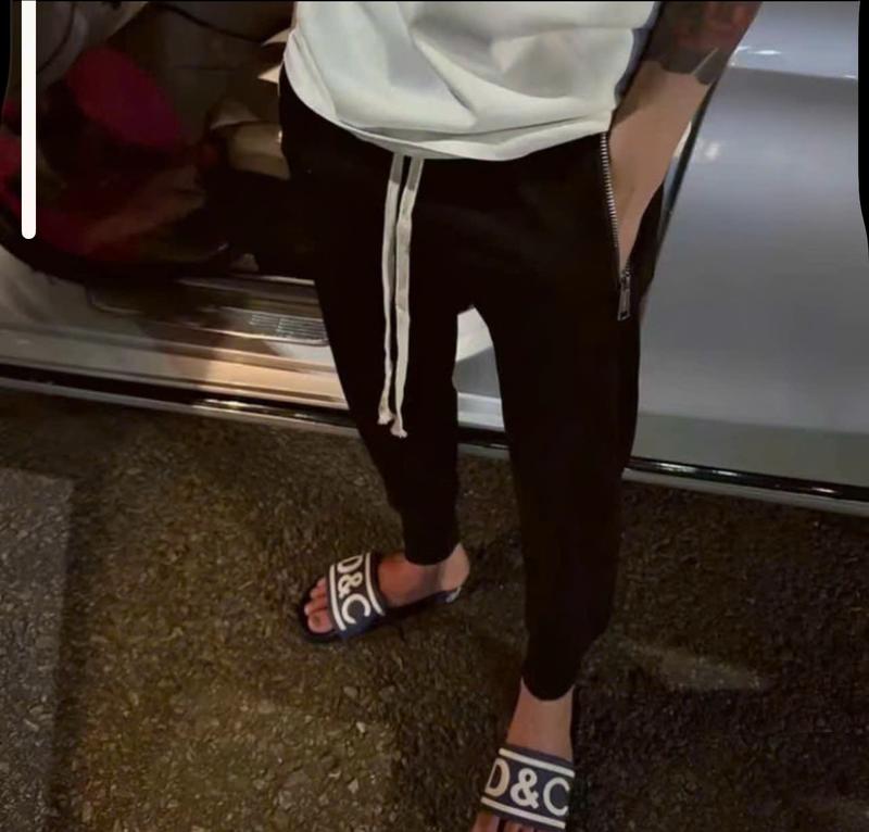 Quần Jogger Trơn Chất Vải Umi Hàn Khoá Khắc Chữ Bản Dây Vàng Thời Trang Nam 03