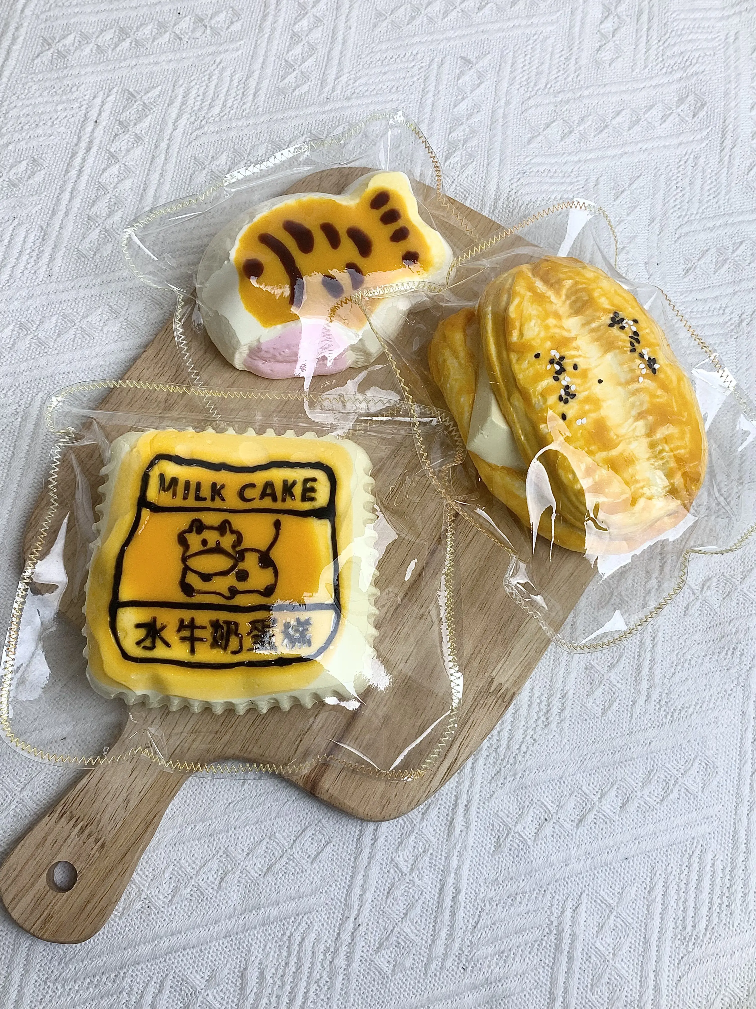 水のテクスチャー 水牛ケーキ スクイーズ ストレス解消おもちゃ