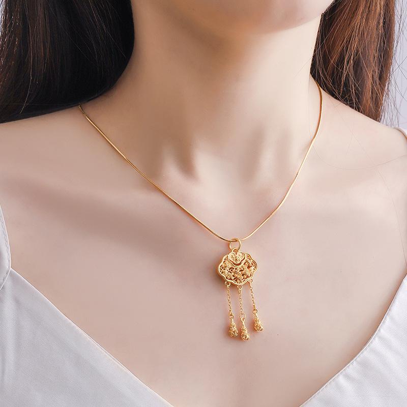 Product Introduction of Chinese style tassel gourd and peace lock necklace.Light luxury, fashionable and high-end jewelry. 6