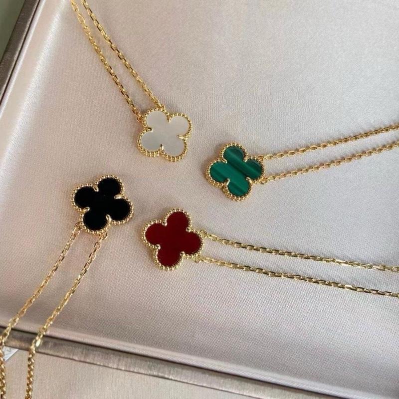 Vòng cổ 4 lá titan qc cao cấp không han gỉ