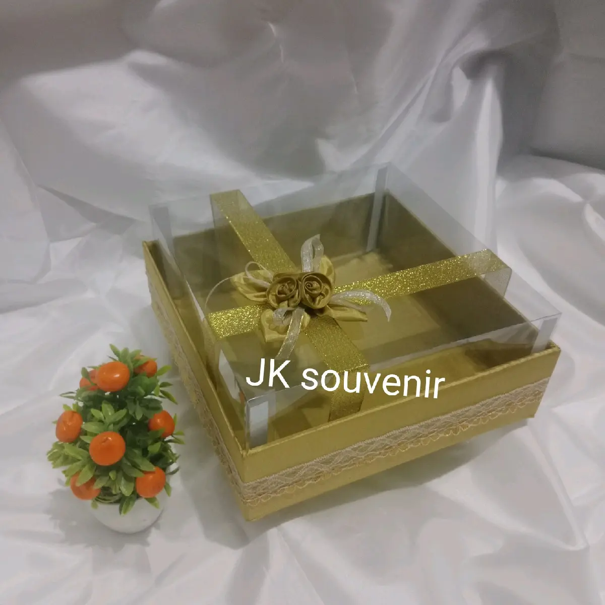 kotak kue renda kotak bingkisan renda kotak seserahan pita bunga samping 25*25*11 gold