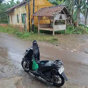 Sarung Jok Motor Kombinasi Langsung Pakai Anti Cakar Kucing Bahan Kulit Premium Amplas Jeruk Catur3D Anti Air Anti Rembes untuk Motor Anda