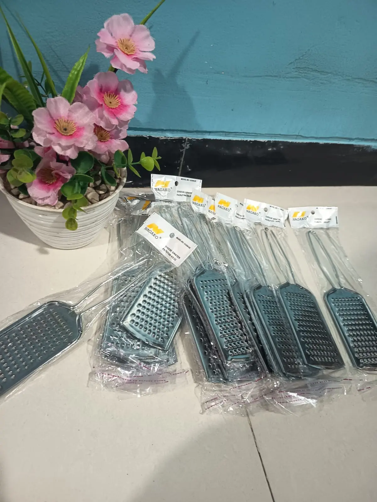 12 pcs Parutan keju stainles steel / parut keju murah