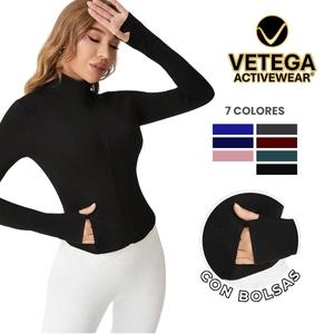 Chamarra deportiva para mujer con cierre, cuello alto, bolsillos y aberturas para los pulgares, ajuste entallado, tejido transpirable y elástico, ideal para gimnasio, entrenamiento y uso diario