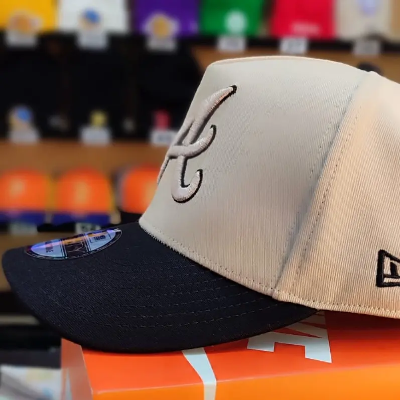 Topi A baseball  2warna cream dan Visor hitam. One size uniseks