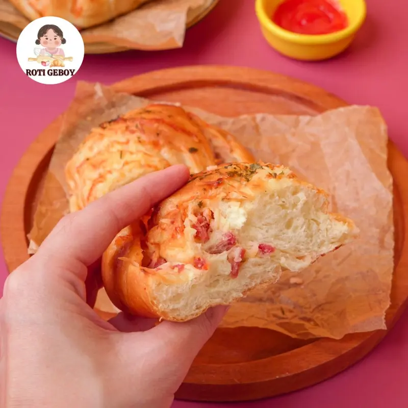 ROTI SMOKEDBEEF & CHEESE ROTI GEBOY 1