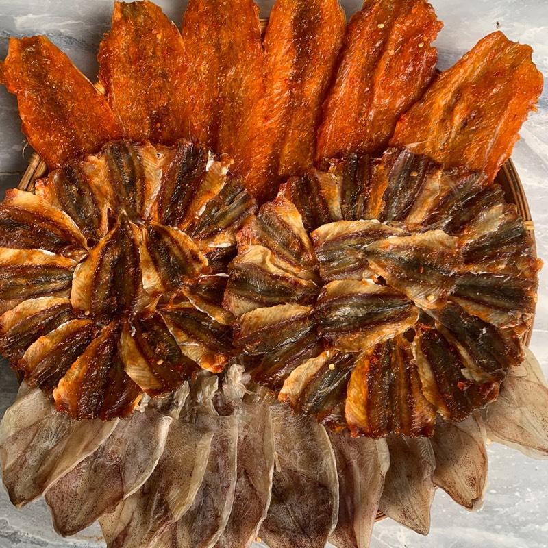 Sét Khô Cá, Khô Mực 500g Gồm: 100g khô mực size 90-100 con/kg, 200g khô cá chỉ vàng xếp bông, 200g khô cá mối rút xương tẩm vị Thức ăn Food