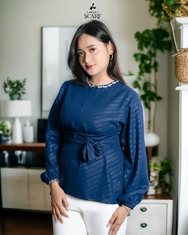 Laskala Woman Dilan Navy Blouse Batik Lengan Panjang 2