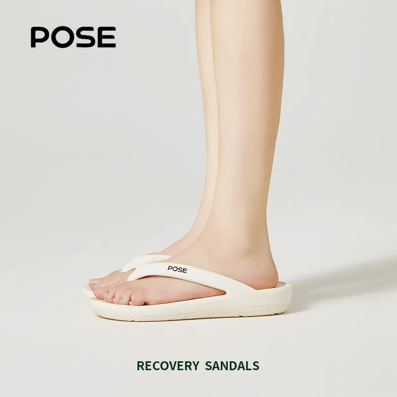 【MAMI LOUISSE 2.21 Exclusive X POSE】POSE Jelly sandal jepit Anti-selip Nyaman Tahan aus lampu dalam di luar ruangan pria dan wanita pasangan Santai Serbaguna cantik Kepopuleran 2024 musim panas Produk baru Coklat Kasual Merah Hitam Sendal P3249401 3