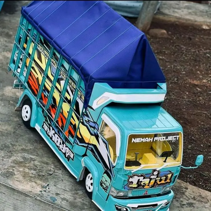 miniatur truk oleng kekinian