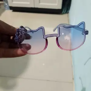 Kacamata Anak Model Kucing Imut Fashionable dengan Aksen Pita Lucu dan Menarik untuk Berbagai Acara Sehari-hari