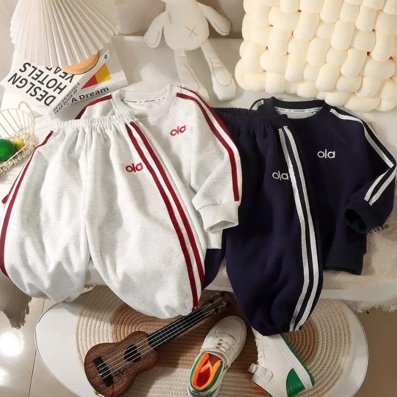 Bộ quần áo nỉ bông thu đông bé trai bé gái, thêu chữ ola phối viền phong cách thể thao cho bé 8-18kg