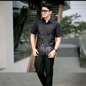 Baju hem batik pria slimfit lengan pendek modern premium kondangan kerja bahan adem PUSOKOHITAM