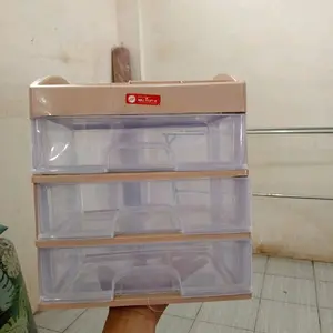 RAK KOSMETIK DAVINA SUSUN 4 KUAT WARNA CERAH