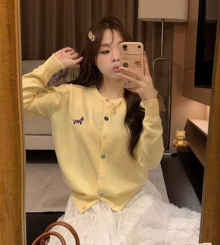 Hàng QC Loại 1 Áo Khoác Len Kiểu Tay Dài Chất Lông Thỏ Cổ Tròn Hình Thêu Sắc Nét Cúc Nhiều Màu Xinh Thiết Kế Đơn Giản Thanh Lịch Cho Chị Em Cam Closet Women Top Nữ