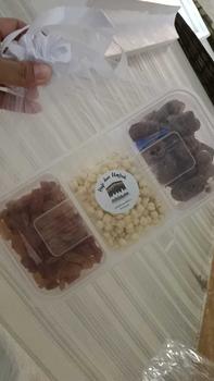 Product Review of Paket Oleh-Oleh Haji dan Umroh Sekat 3 Hampers Premium Almond Coklat Gift from v**a 0