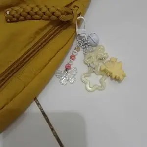 Gantungan Tas Custom Nama Bag Charm Keychain Akrilik dengan Hiasan Kupu-kupu dan Boneka Lucu