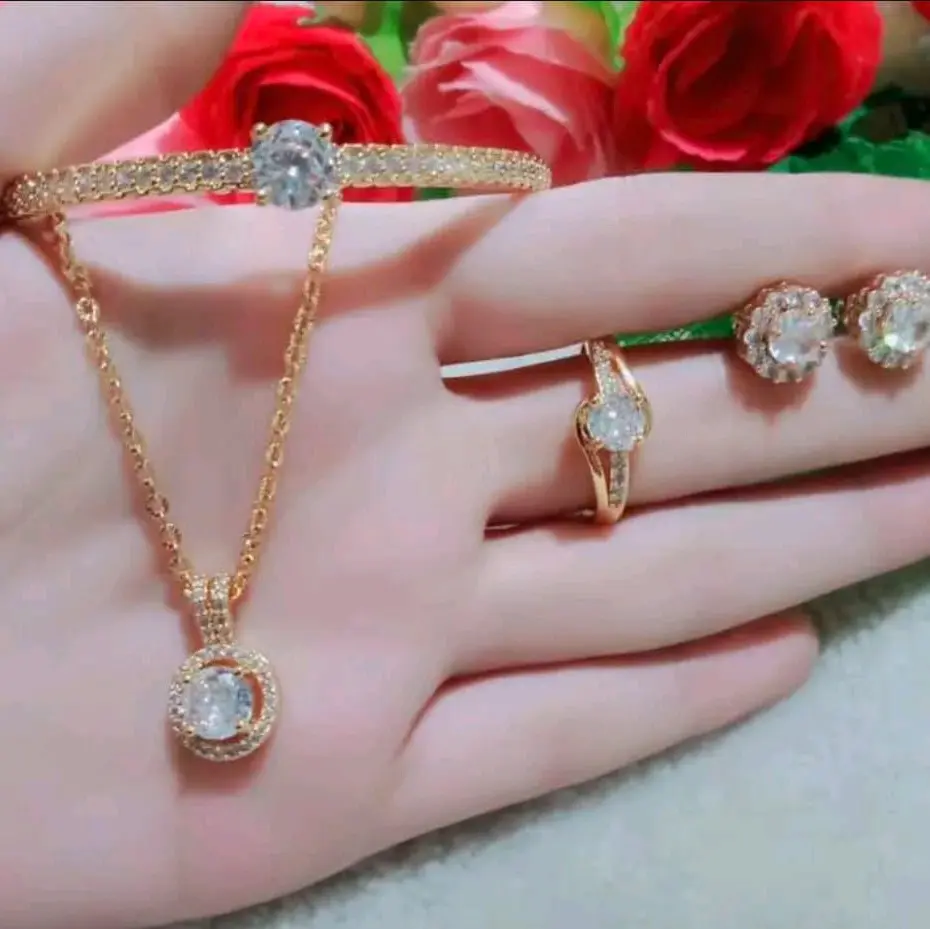 Perhiasan Wanita Full Set Mewah Motif Permata Bulat dan Kotak Terbaru 2025 Emas