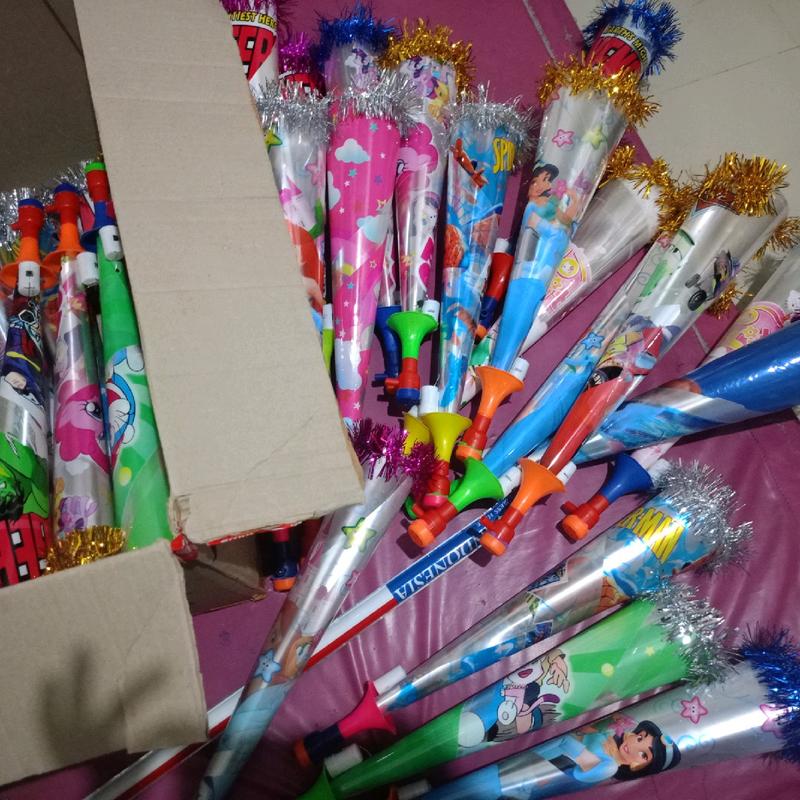 Mainan Terompet LED Jumbo Superstar Bagus untuk Tahun Baru Anak 2