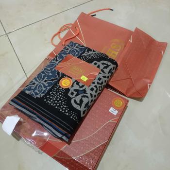Product Review of Sarung BHS Infinity gold BATIK CBA B34 from K**l 1