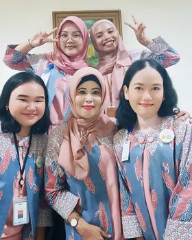 Product Review of Blouse Mega Mendung - Baju Batik Wanita Kerja Blouse Motif Mega Mendung Warna soft from Y**a 1