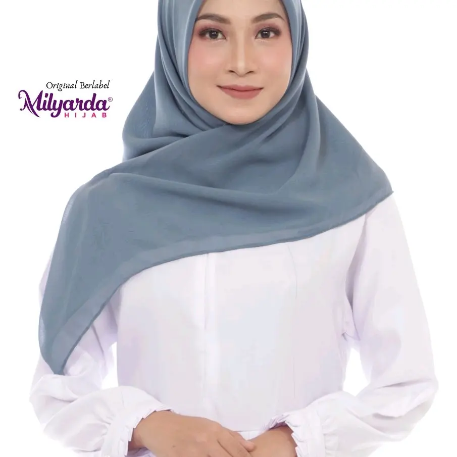 hijab segi empat polosan - model miyarda hijab