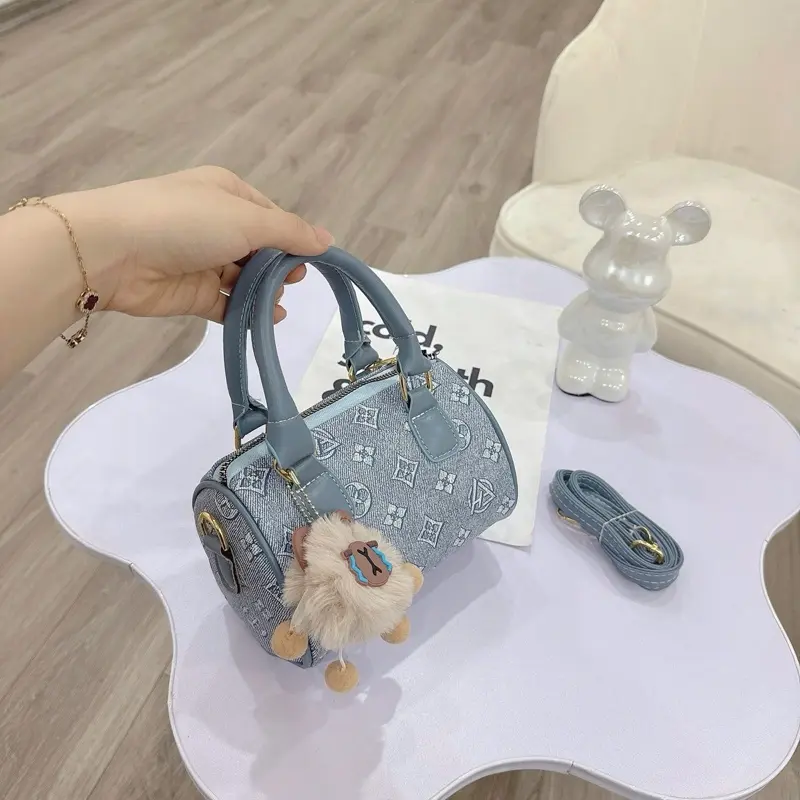 (DEAL ĐÓN XUÂN RỘN RÀNG) Túi Xách Cầm Tay Đeo Chéo Da Hoạ Tiết Tặng Kèm Charm Thời Trang Trẻ A569 Hoa Sữa Shop