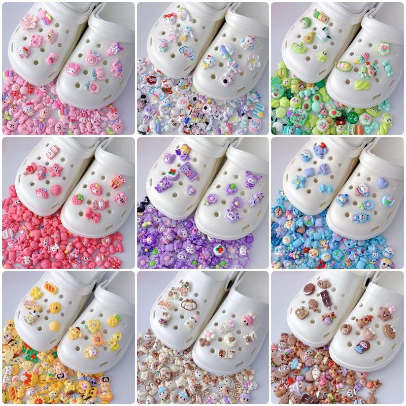  SET 10 CÁI - Phụ Kiện Gắn Dép Giày Balo Túi Xách Charm Hoạt Hình Đa Năng & Thiết Kế Độc Đáo Tiện Dụng Dễ Lắp Đặt Cho Người Yêu Thích Sự Sáng Tạo nút gắn dép 