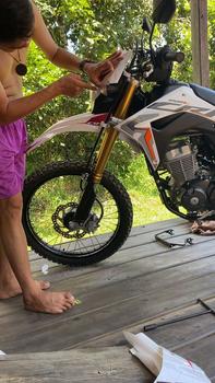 Product Review of DECAL HONDA CRF 150L PUTIH SUPERMOTO FULL BODY KEREN MINIMALIS SIMPLE MURAH TERBARU VIRAL- CRF GANK PUTIH 060 Motor from s**_ 0