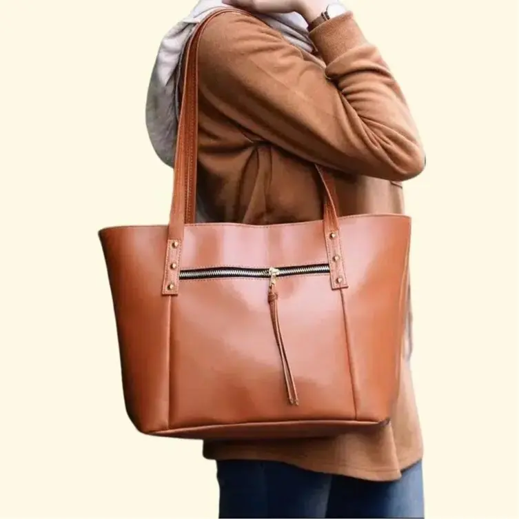 Tas Tote Wanita Candy Zipper Kulit Sintetis dengan Kantung Depan dan Stud Gold