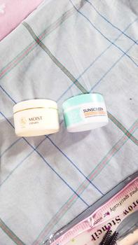 Product Review of Paket Viva(Moisturizer 22g&Suncreen 22g) from S**a Y**a 0