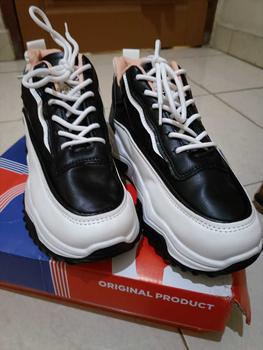 Product Review of GIOZURRO SEPATU WANITA SNEAKER WANITA TERBARU GZ8008 Sepatu Boots Wanita Sportif Ringan Casual Hitam Shoes Putih Olahraga from L**@ 0