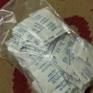 Silica Gel NATURAL / ALAMI 1 pack isi 100 sachet HALAL FOOD GRADE Penyerap Kelembaban Makanan / Anti Jamur / Pengawet Makanan / Silica Makanan Lemari Baju Kamera Tas Sepatu Perhiasan