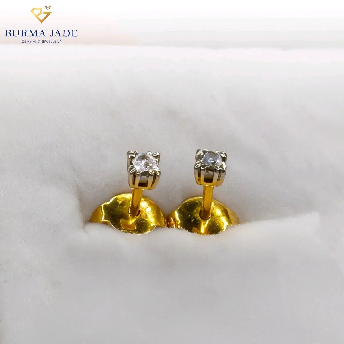 Natural Diamond stud earrings in 18k yellow gold