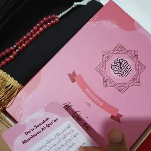 Hampers Giftbox AlQuran Custom Nama Murah A5 (Paket Bundling Sajadah/Pashmina) Muslim Lebaran Hijab Tasbih Motif Cowok CewekHampers Reguler Al-Quran A5 Custom Nama & Sajadah / Pashmina - by.may official