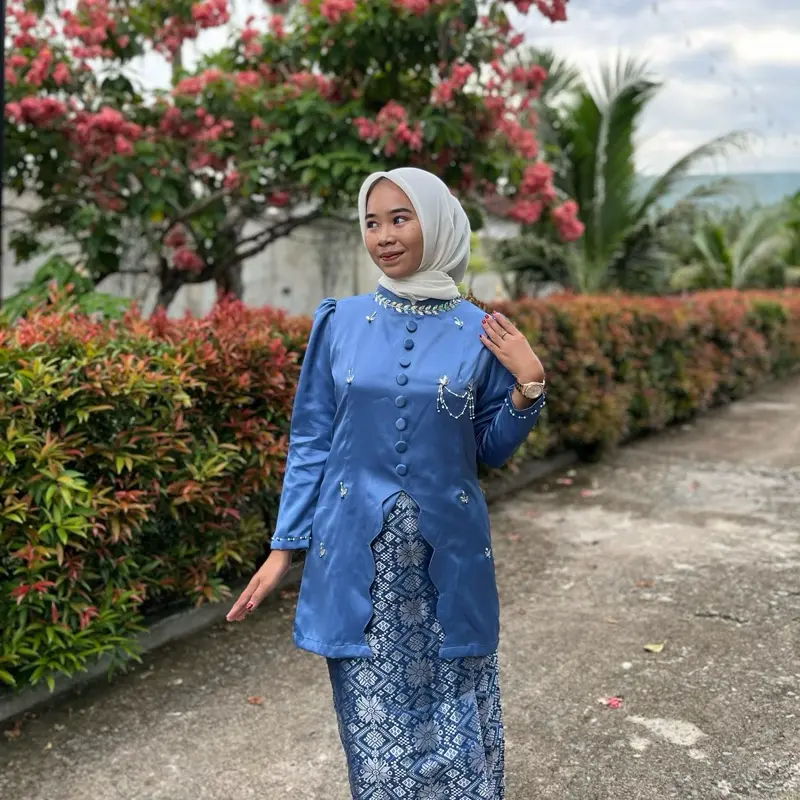 Denim + rok songket