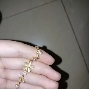 TANIE - Amber Bracelet | Gelang Wanita Adjustable Serut Emas - Aksesoris Wanita | Gelang Wanita Titanium Tembaga | Gelang Wanita Batu Diamond Zirkonia Berkilau | Gelang Wanita Bunga Emas Adjustable