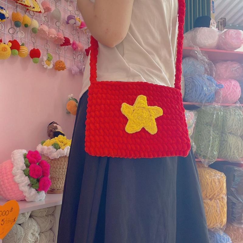 Túi đỏ sao vàng bằng nhung đũa, mềm mịn, size to 5