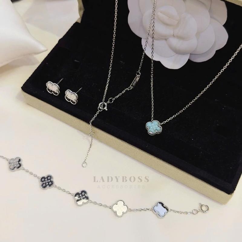  Trang Sức Titan Cỏ 4 Lá Ánh Gương Size Mini 1.1cm Không Đen Gỉ 2 Màu Trắng Vàng Phụ Kiện Cỏ Bốn Lá Cho Nữ Khắc Hoạ Tiết Cao Cấp Sang Trọng - Lady Boss Accessories 