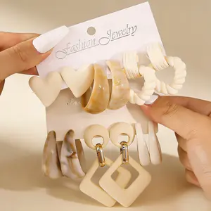 Anting Set Wanita 6 Pasangan Kombinasi Penjualan Panas Resin Geometri Cinta Rongga Paku Telinga Mode Berlebihan