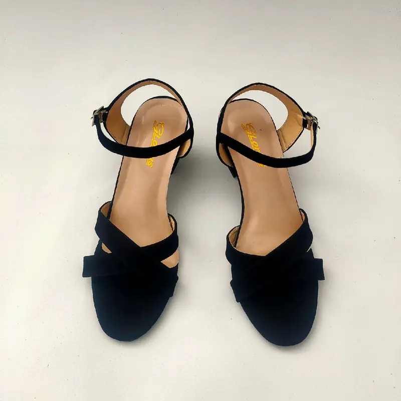 Sandal High Heels Wanita Terbaru Hitam Hak 5cm dan Sol Karet Tidak Licin 2