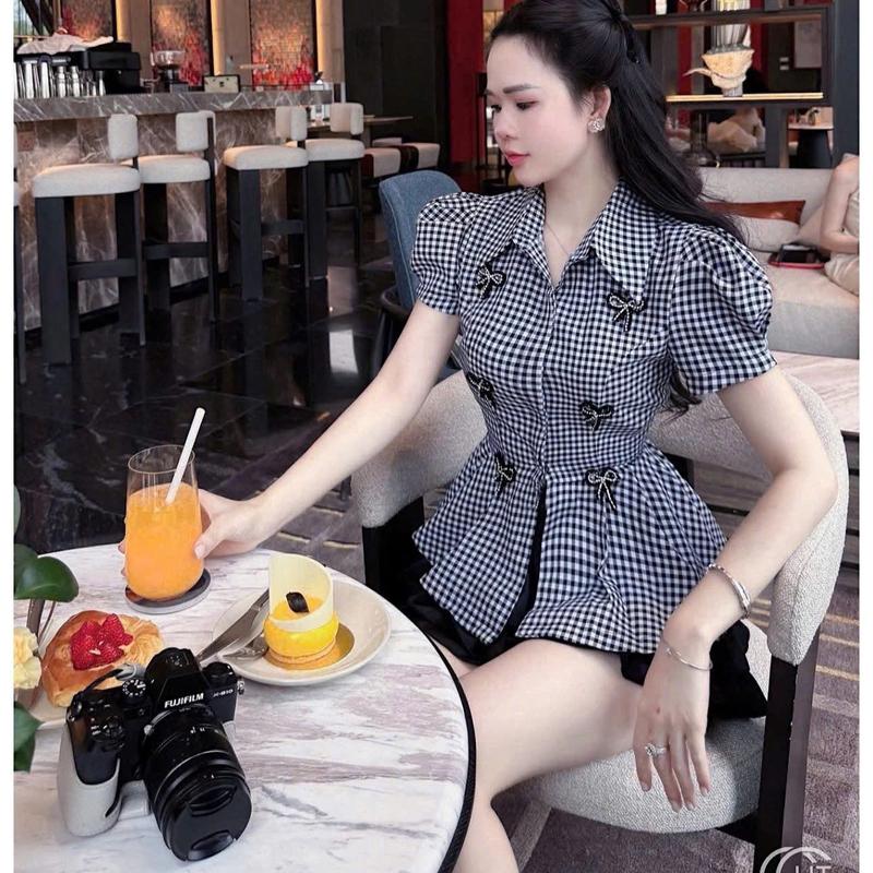 Sét Áo Kẻ Tay Bồng Hoạ Tiết Nơ Đá Nổi Mix Chân Váy Tầng Đen Dành Cho Nữ Dễ Mặc Sang Chảnh