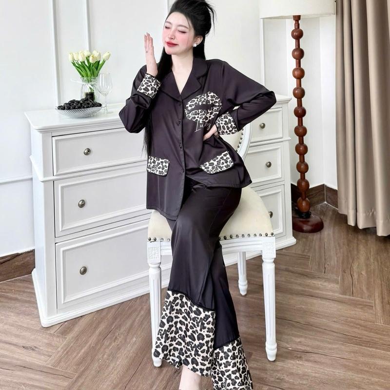 Bộ Quần Áo Lụa Mịn Cổ Chạy Viền Phối Nắp Túi Áo Tay Dài Quần Dài Đồ Ngủ Nữ